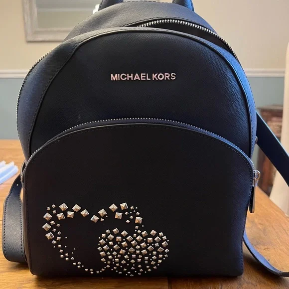 Michael Kors medium backpack. Like new. Used a few times . Nonsmoking home. Vintage Genuine Black Vinyl Michael Kors Organizer Backpack  main image 2
